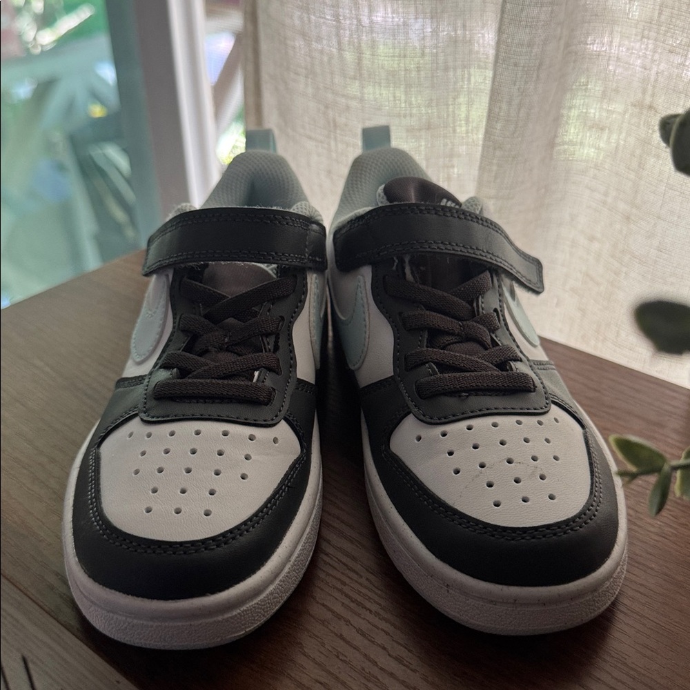 Nike Kids Sneakers - Black and Mint
